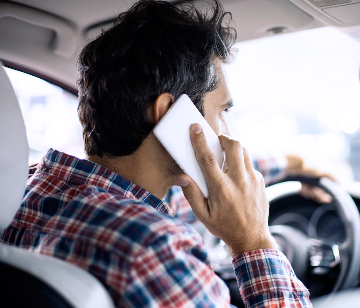 Handy beim Autofahren